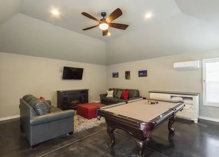Pet Friendly 3br With Pool Table Near Expo Square And Philbrook Holiday home Tulsa