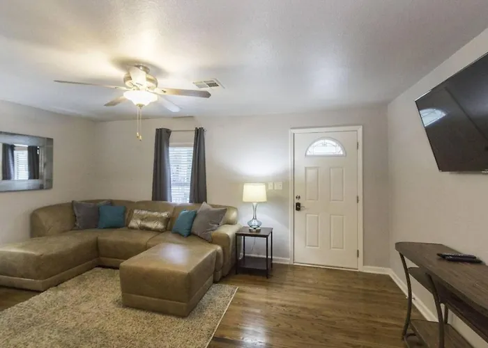 Pet Friendly 3br With Pool Table Near Expo Square And Philbrook Tulsa