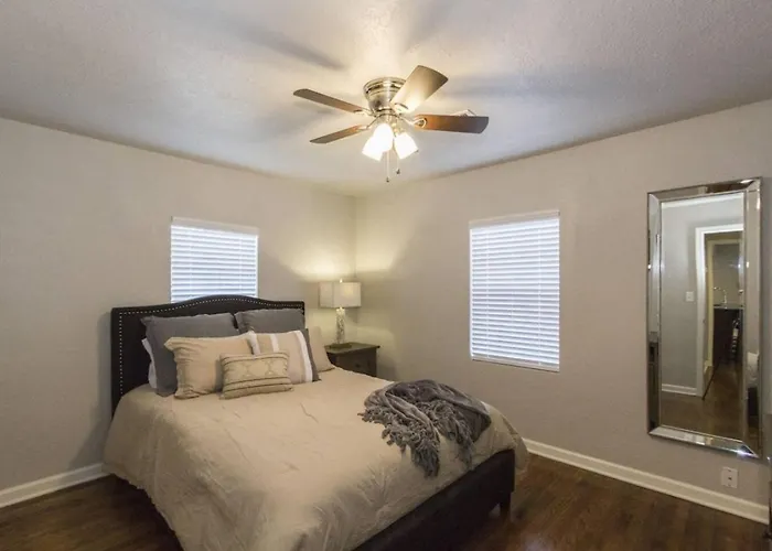 Holiday home Pet Friendly 3br With Pool Table Near Expo Square And Philbrook *